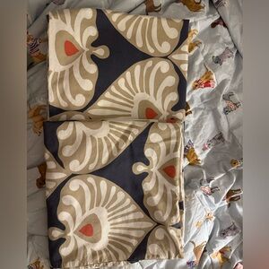 Serena and Lily euro cases pair